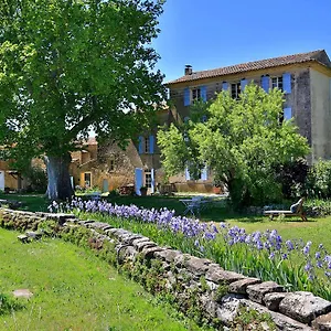 https://domaine-la-carraire.fr-provencehotel.com